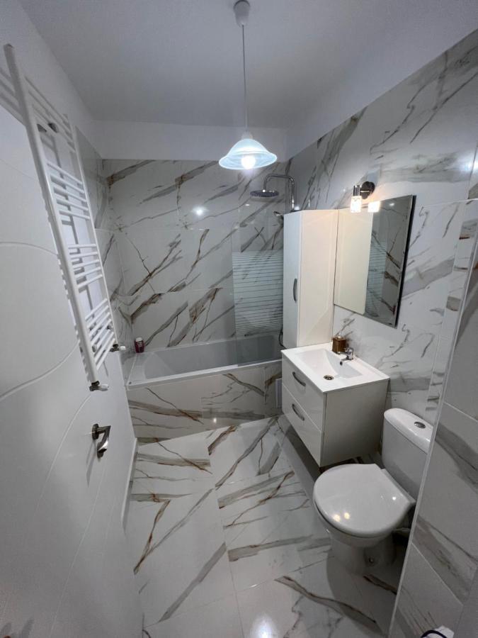 Central Riverfront Apartment Букурещ Екстериор снимка